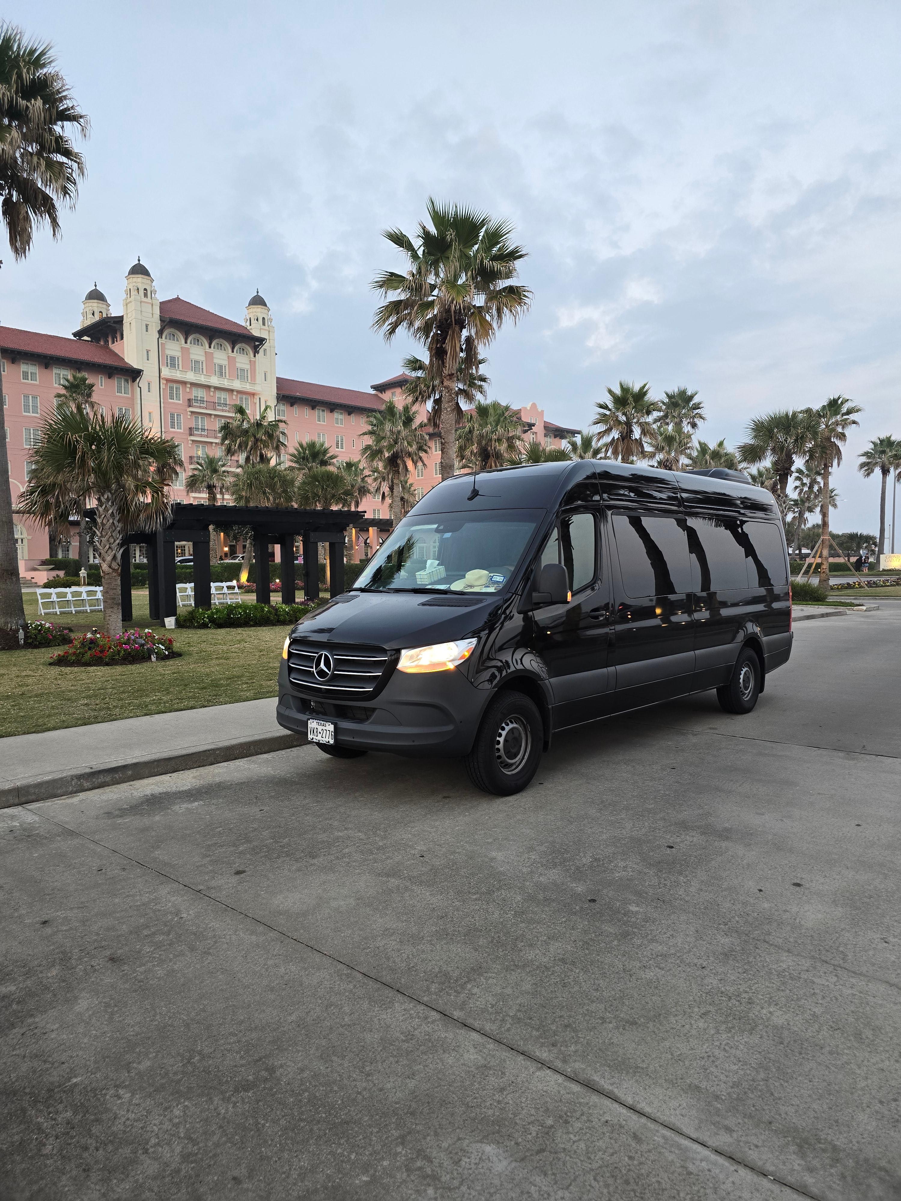 7 Benefits of Choosing a Houston Car Service for Group Travel