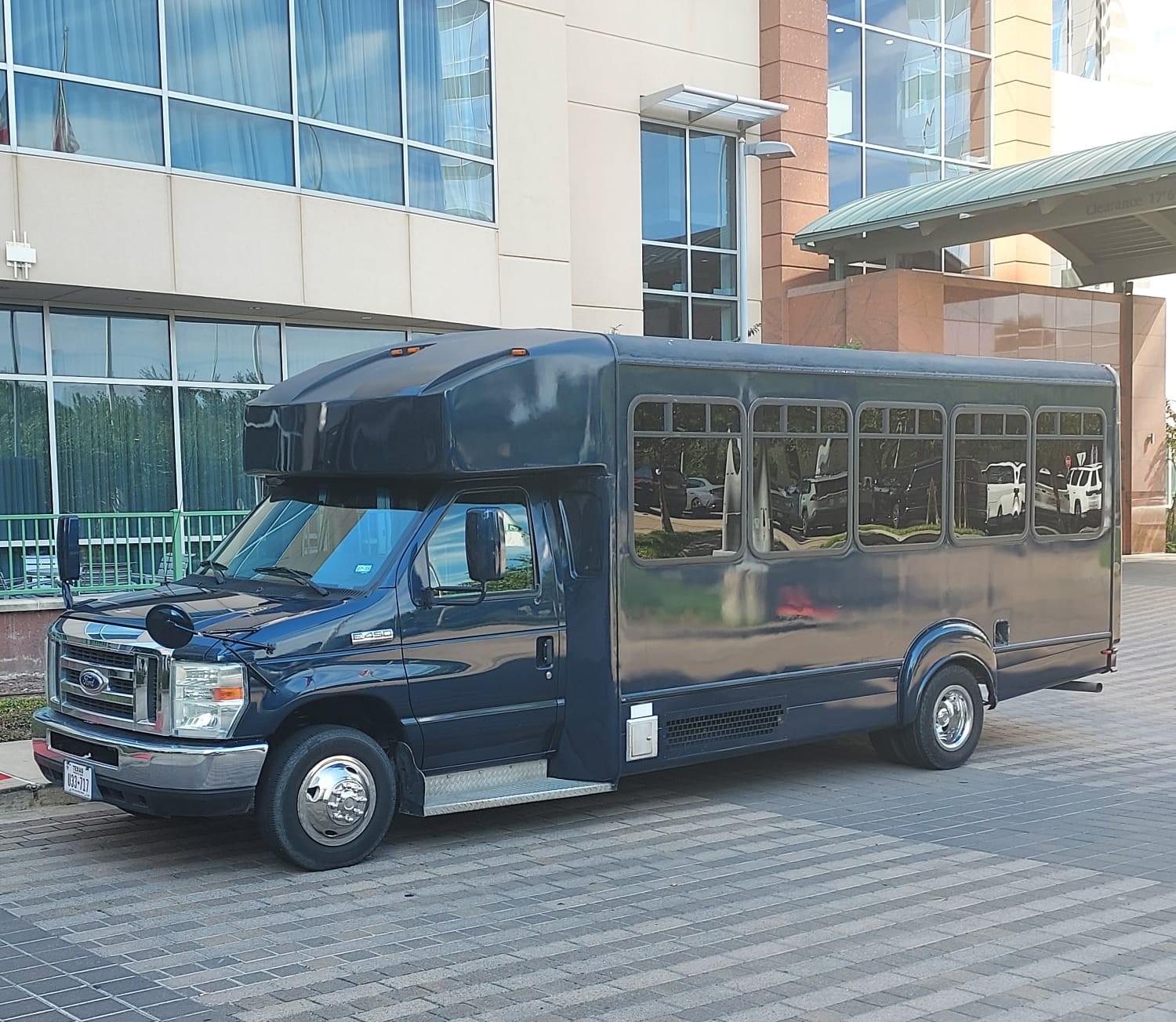 Executive mini bus for group transport