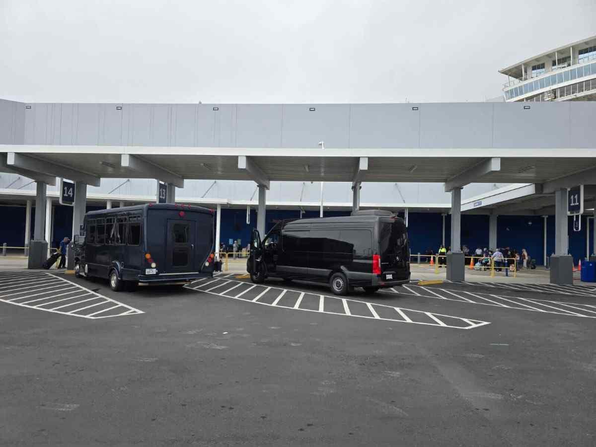 The Woodlands Airport Shuttle & Limo Services – Perfect for Any Occasion
