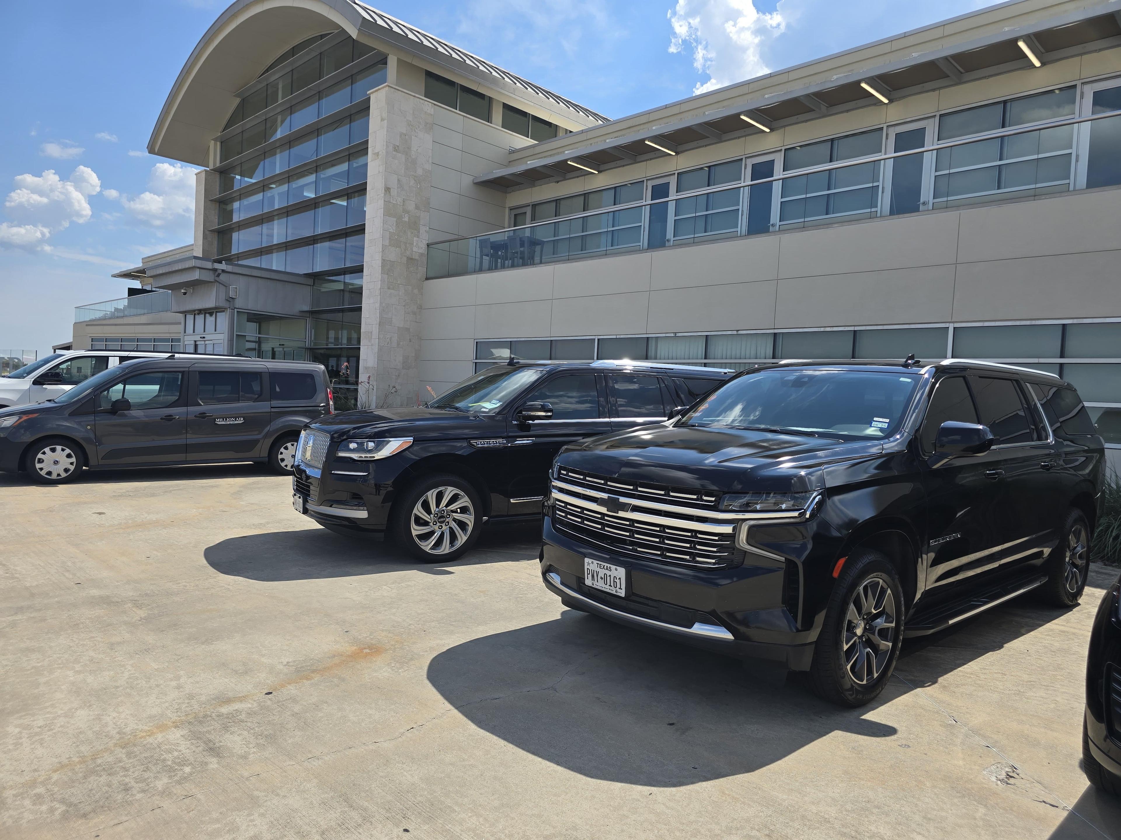 5 Reasons to Choose a Houston Limo Service for Corporate Travel