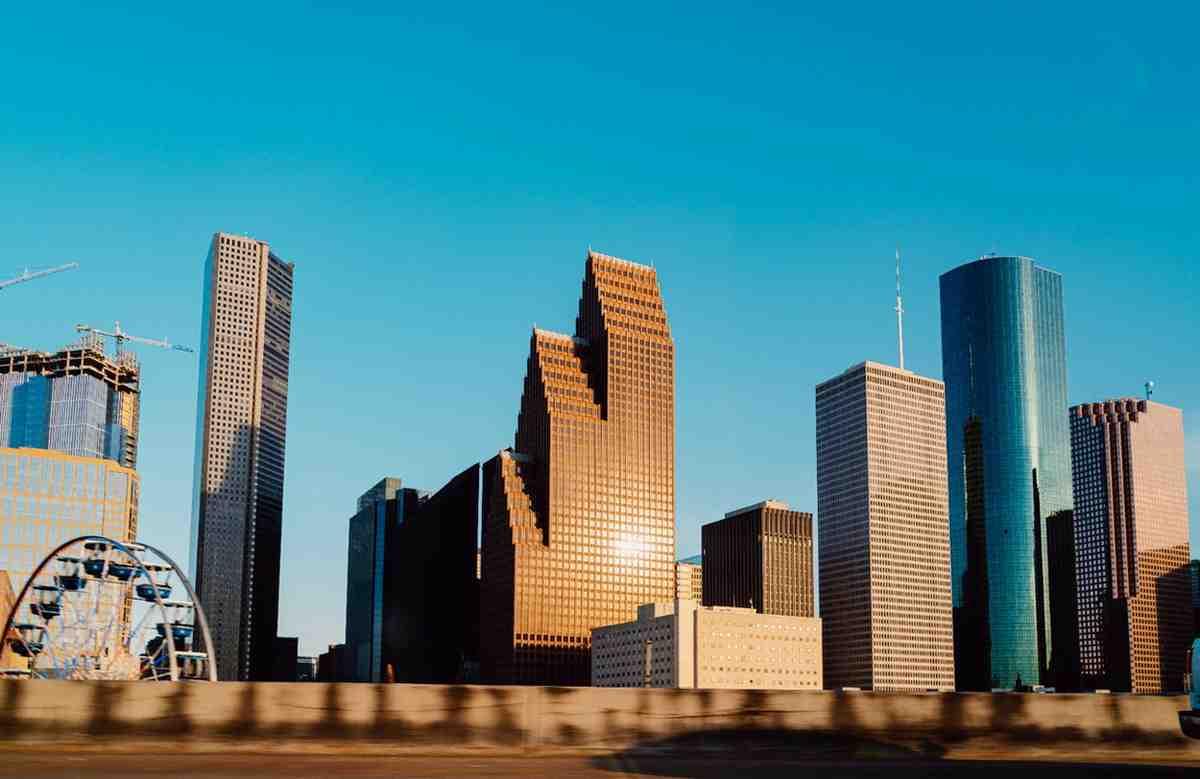 Top 7 Reasons to Book a Houston Airport Transportation Service over Rideshare