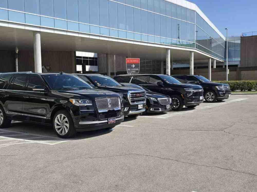 Why Choose Our Airport Shuttle & Limousine Service in The Woodlands?