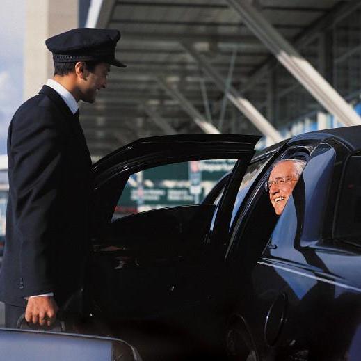 Get first-class service to and from the airport with AAdmirals